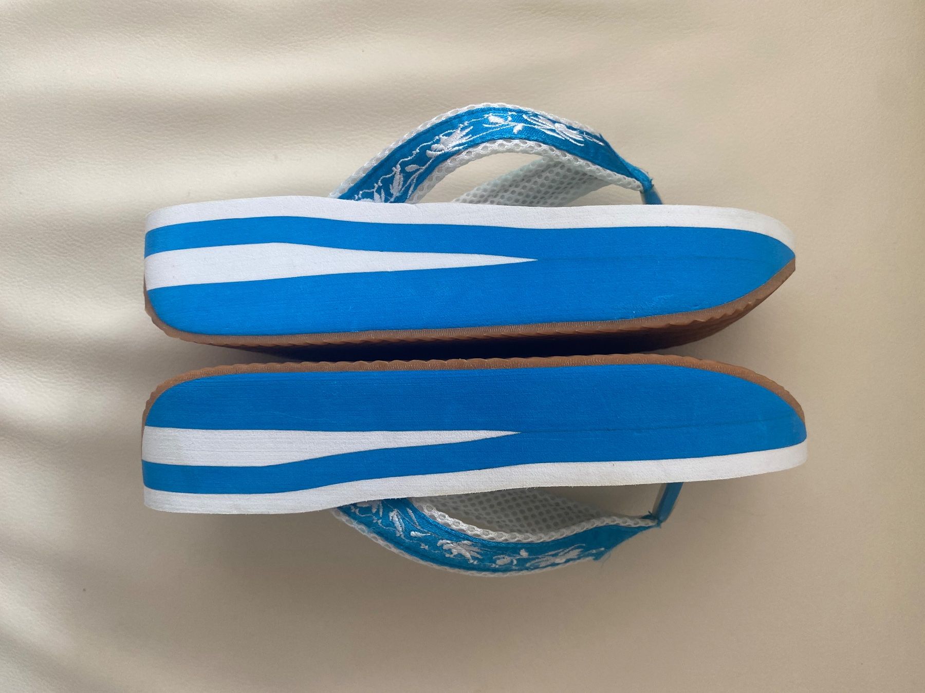 Scarpe da donna: SUMMERTIME - stylische Flip-Flops, blau/weiss, 39 – Usato da Winkel venduto da ferrari2022