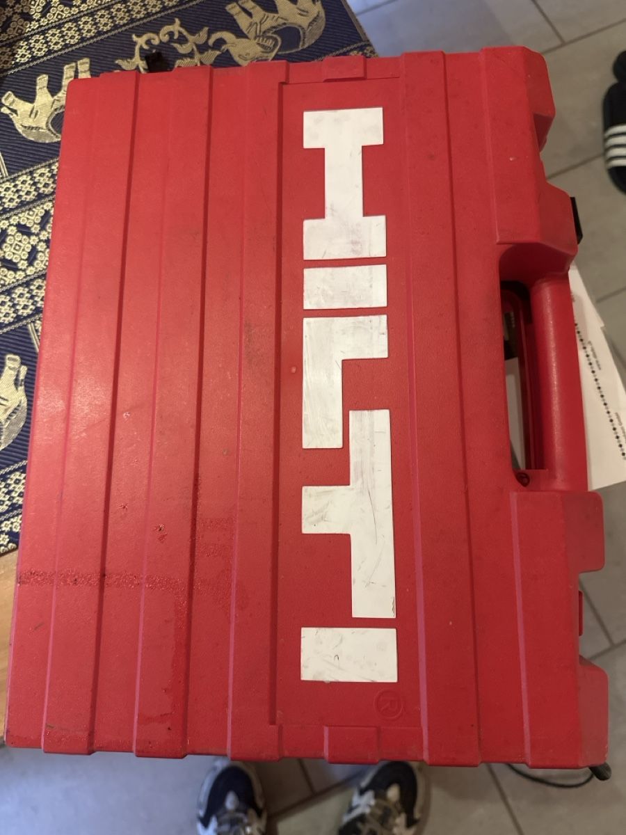 Hilti Caricatori & Batterie: Accu und Ladegerät plus Koffer  – Usato da Küsnacht ZH venduto da hooch63 1