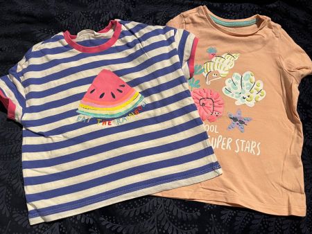 2 x helle T-Shirts, guter Zustand, gr 98