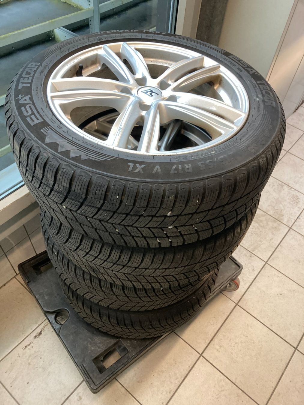 Seat Pneumatici & Ruote complete: Seat Ateca Winterräder 215/55R17 – Usato da Cham venduto da WB2223
