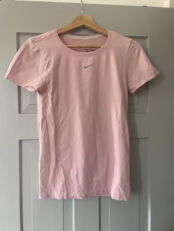 Nike Sportshirt pink 