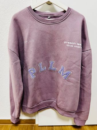 Neuer Oversized Pullover in Pastell-Lila