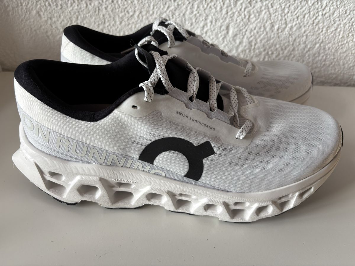 On Chaussures hommes: Neuer ON Cloudmonster Gr 44 – Neuf avec emballage d'origine à Oberentfelden par Betina.Hummeli