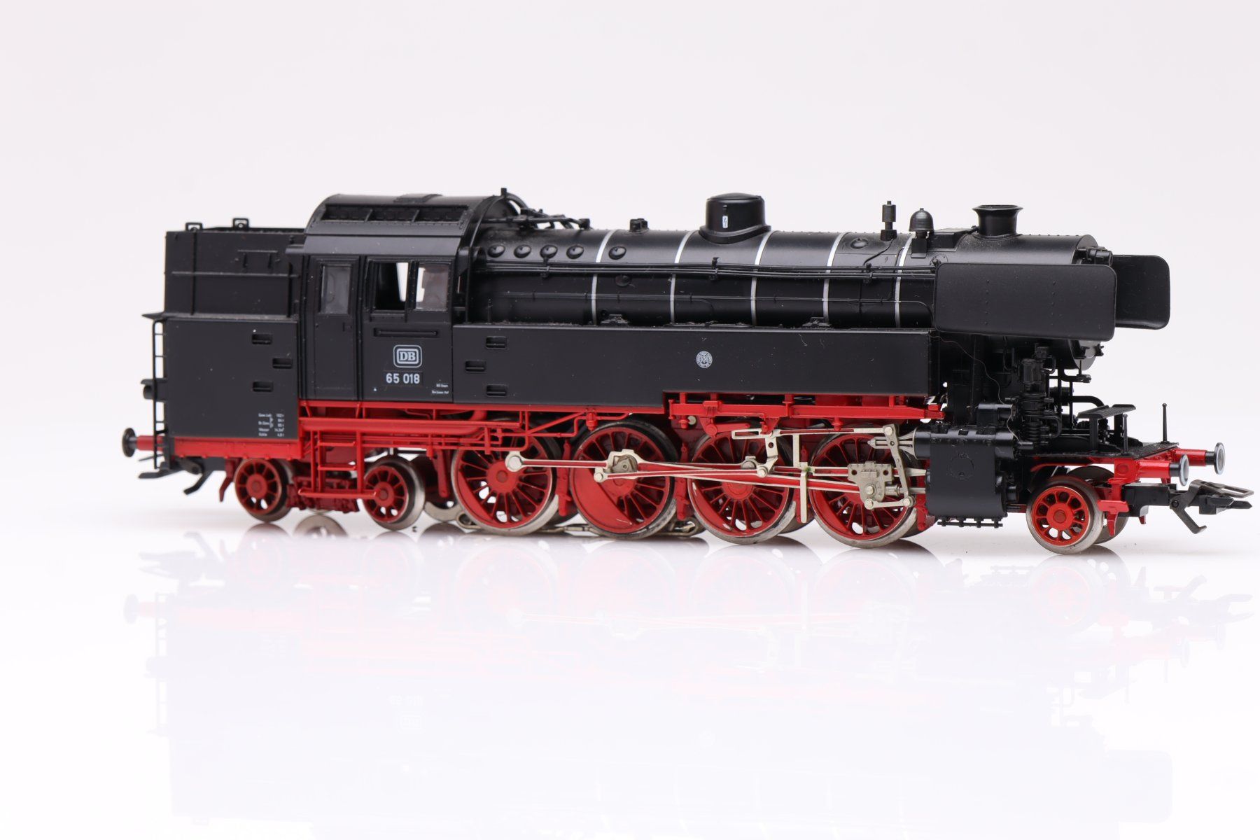 Fleischmann Modellini di ferrovie: Fleischmann 4065 DB BR 65 018 Dampflok AC, H0 – Usato da Ried (Muotathal) venduto da Modellbahn.swiss 2