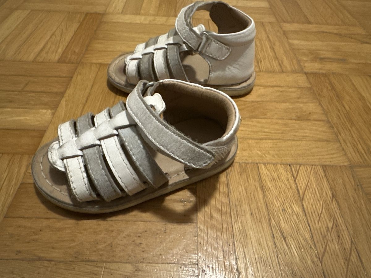 Schuhe für Mädchen: Mädchen Ledersandalen Grösse 20 – Gebraucht aus Männedorf von kek_n8pr 2