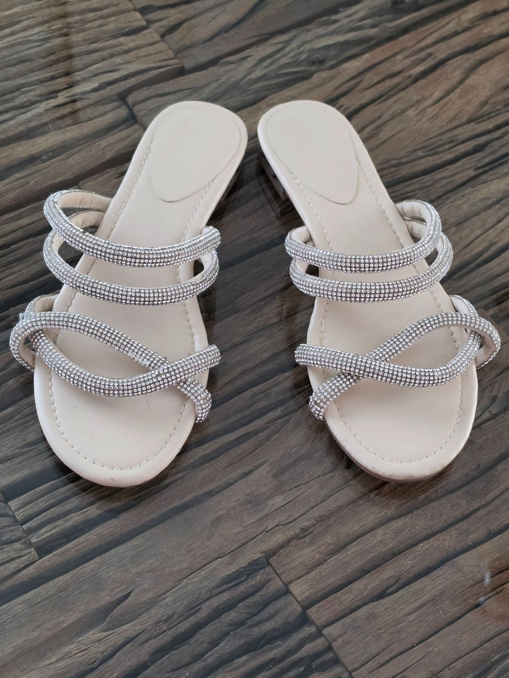 Scarpe da donna: Glamour-Sandale mit Strass,Gr 37 – Usato da Birr venduto da V-K 2