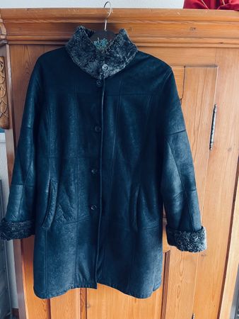 Kein Frieren mehr: Lammfell Wintermantel Gr. 40  v.Christ