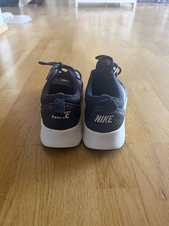 Nike Chaussures femmes: Nike schuhe 37,5 – D'occasion à Amriswil par cor_gpw9 2