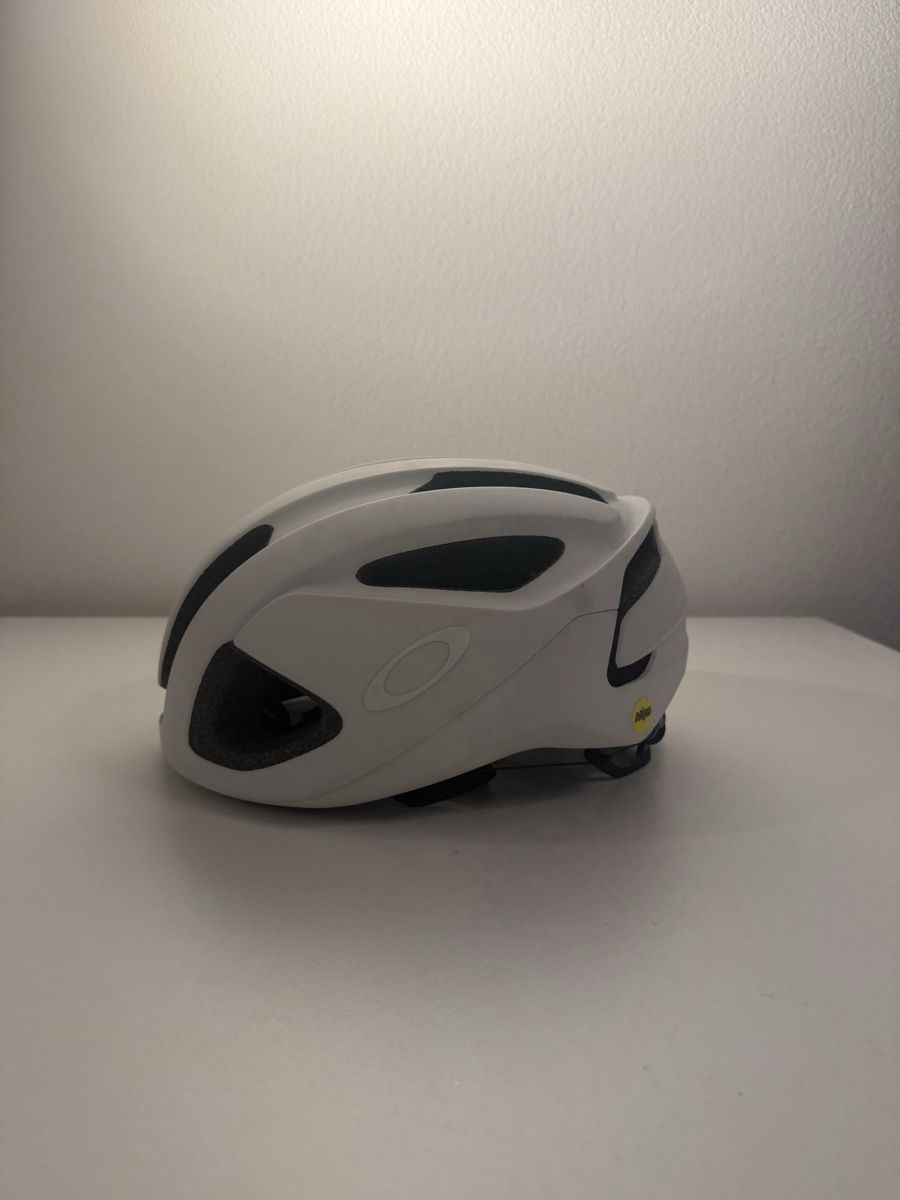Oakley Caschi: Oakley Rennrad Helm Weiss – Usato da Stallikon venduto da aur_l5ng 2