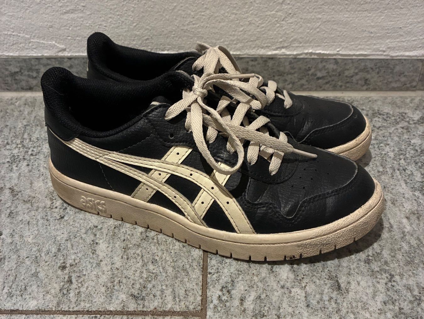Asics Scarpe da donna: Asics Turnschuhe, Gr. 36, Schwarz/Creme – Usato da Meilen venduto da ari_yj75