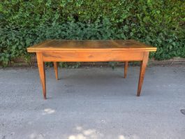 Antiker Ausziehtisch aus Nussbaum?