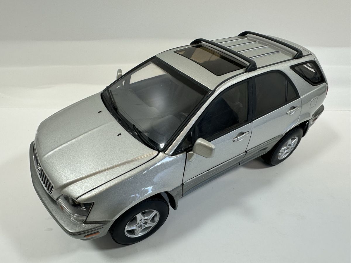Autoart Modellini d'auto: Lexus RX300 1:18, silbrig, GATEWAY / AUTOART – Nuovo (secondo la descrizione) da Zofingen venduto da rf9_x2xt 1