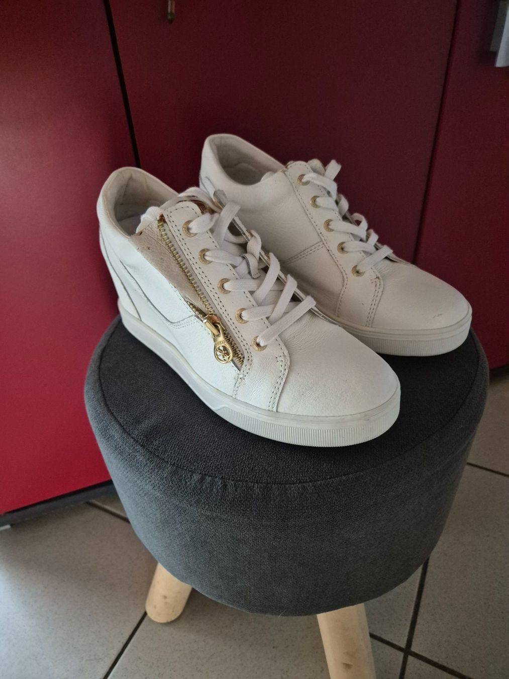 Guess Scarpe da donna: GUESS Bottines – Usato da Grandfontaine venduto da Raccooncity 2