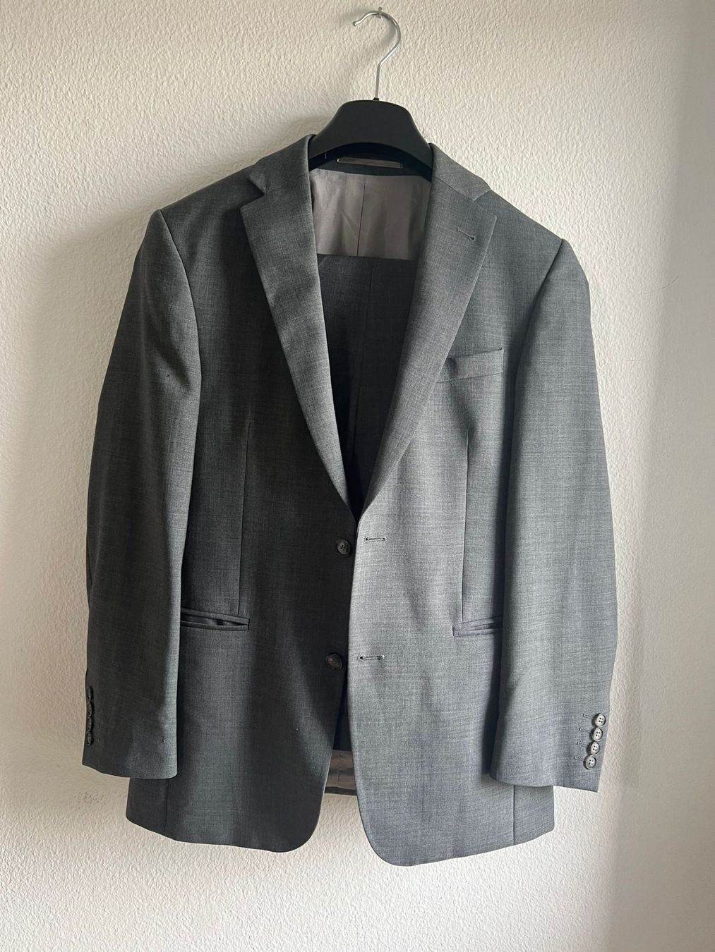 Completi: Herren Anzug grau – Usato da Lupfig venduto da Pluribus