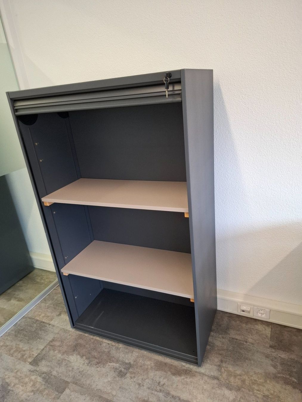 Schränke: 015 Rollschrank mit Tablare – Gebraucht aus Derendingen von Meisterstuecke 2