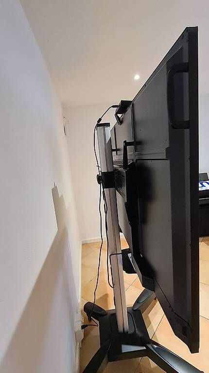 Monitor: Ecran Touch 65" 4K complet avec PC, caméra, support – Usato da Cudrefin venduto da momopi 4