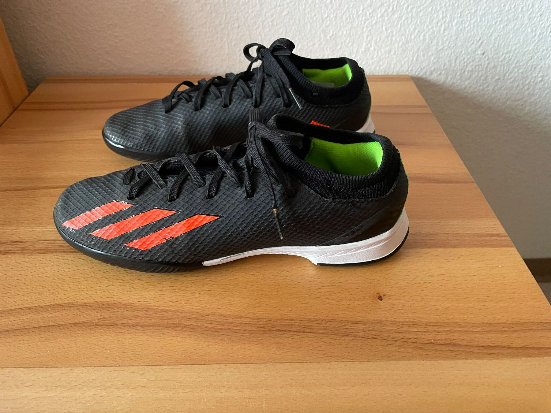 Scarpe per ragazzi: Fussballhallenschuhe Adidas Grösse 37 – Usato da Wettingen venduto da lili_66