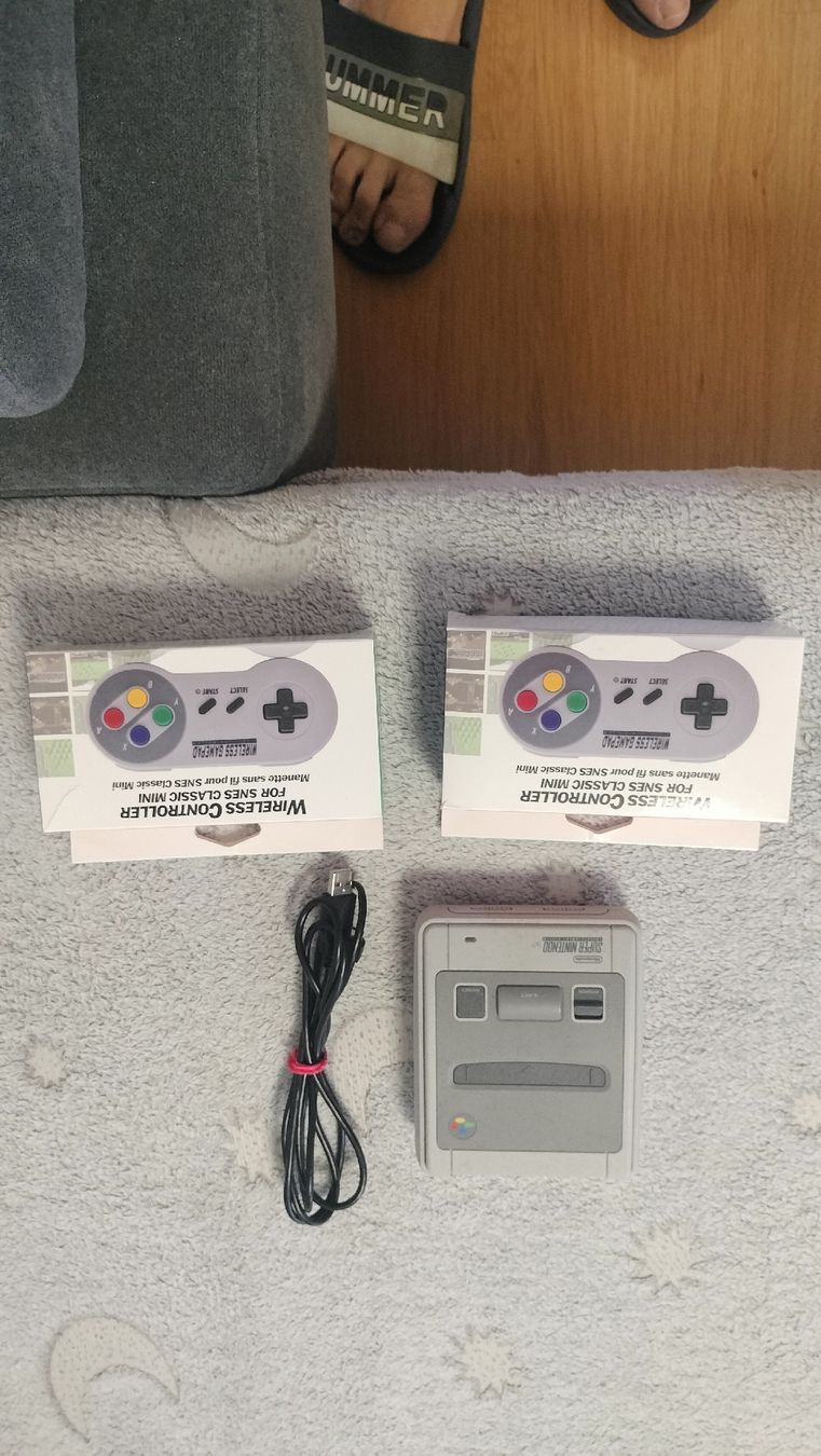 Nintendo Konsolen: SNES Mini mit 2 Wireless Controller. PLUS HDMI und Ladekabel – Gebraucht aus Gossau SG von Wertiger79 3