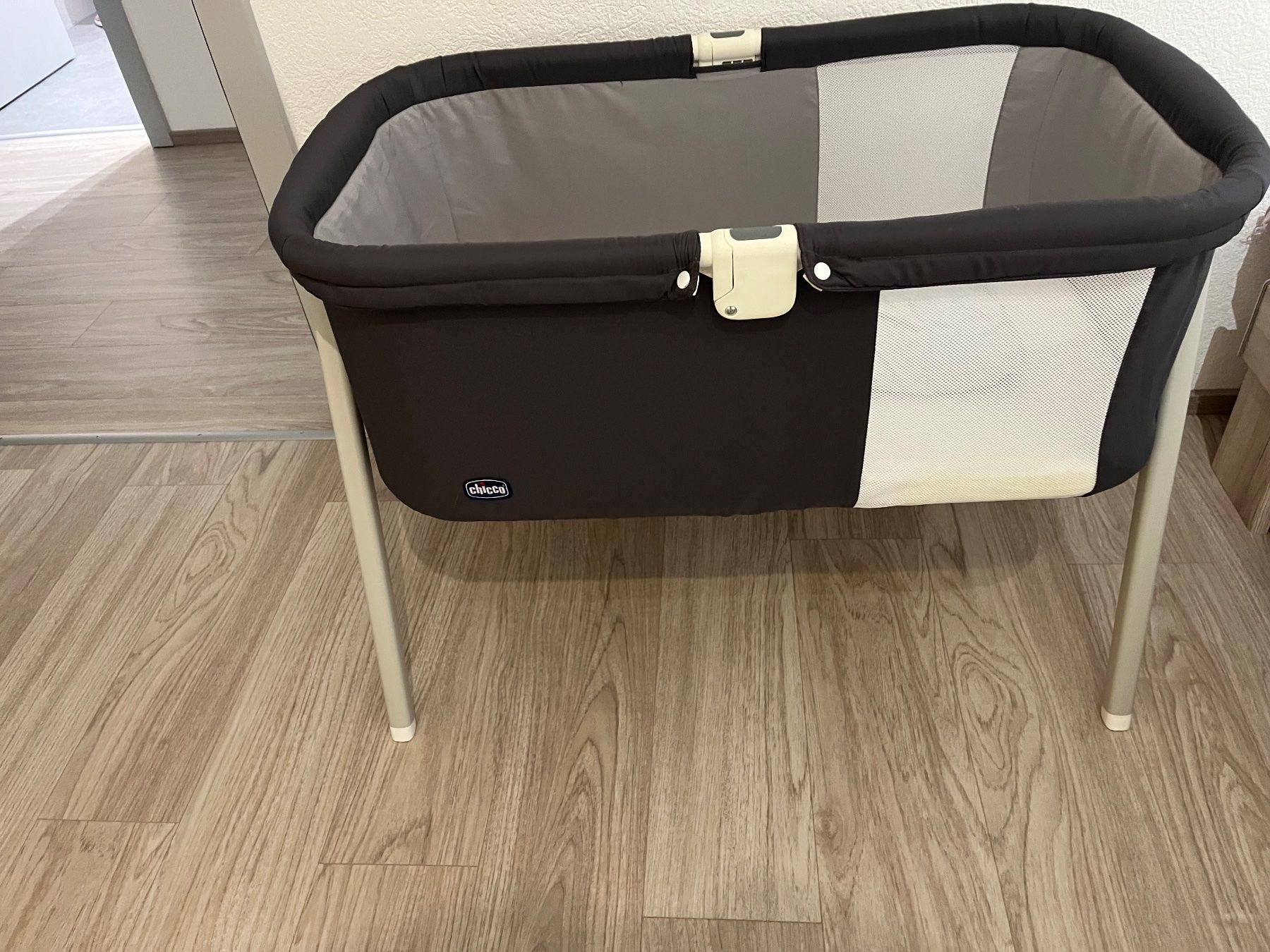 Chicco Lits: Cododo Chicco pliable et compact pour le voyage avec 3 draps – D'occasion à Estavayer-le-Lac par stelina13