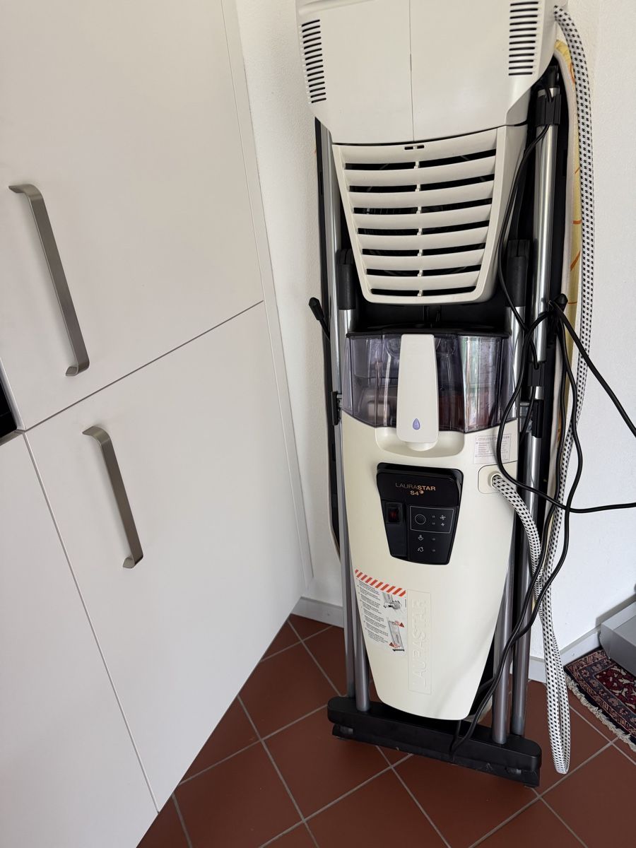 Laurastar Bügeleisen: Laurastar S4+ Dampfbügelsystem 🧺 – Gebraucht aus Zürich von sne.swiss