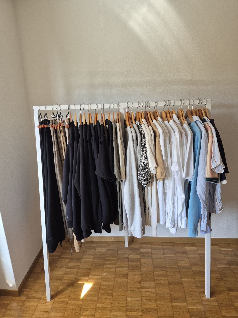Hay Garderobe: Kleiderstange "Loop" von Hay ab CHF 1.- – Gebraucht aus Zürich von yanickaem89 2