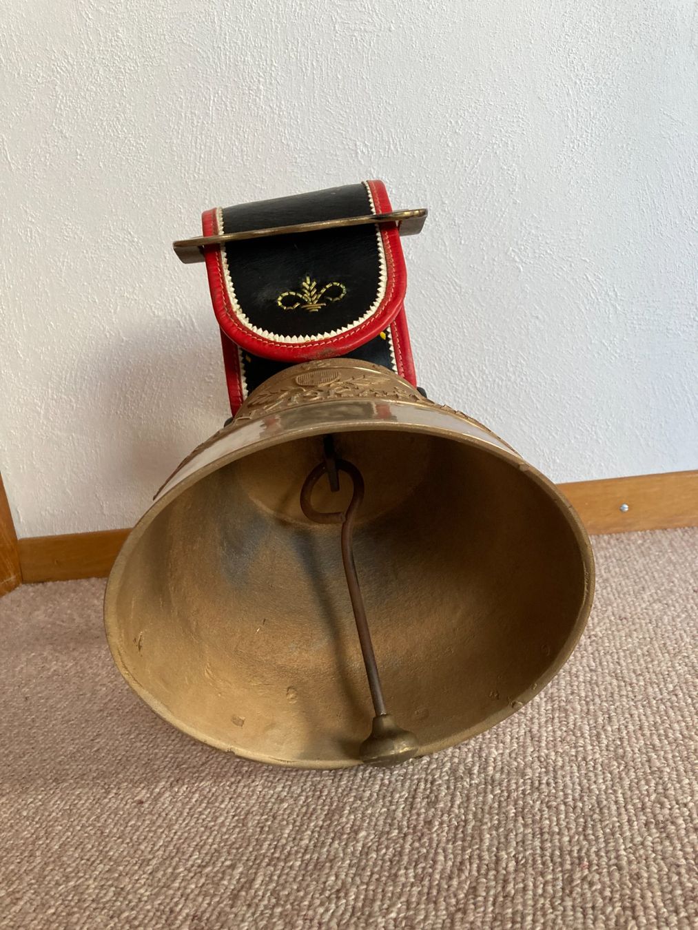 Glocken & Treicheln: Glocke mit Riemen – Gebraucht aus Wil SG von Pin05 3