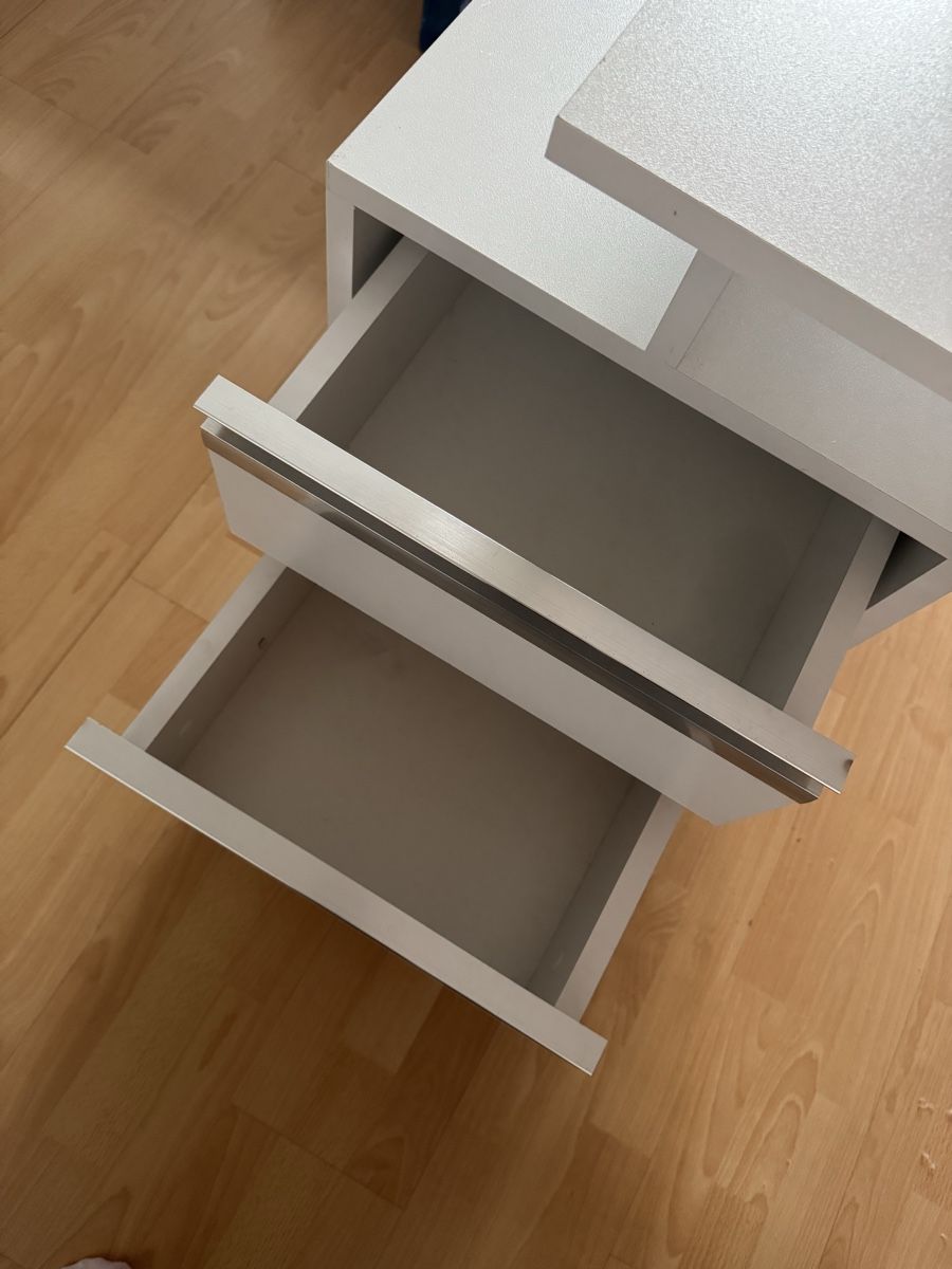 Schreibtische: Weisser Pult mit Schubladen – Gebraucht aus Zürich von sara.h.22 2