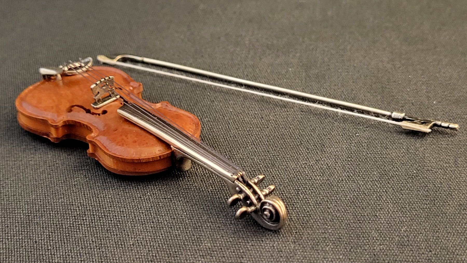 Figuren: Miniatur-Violine aus Holz und Silber – Neu und originalverpackt aus Basel von spinne02 2