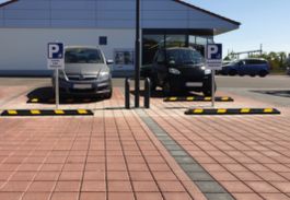 neue Parkplatzbegrenzung, Breite 900mm, schwarz/gelb