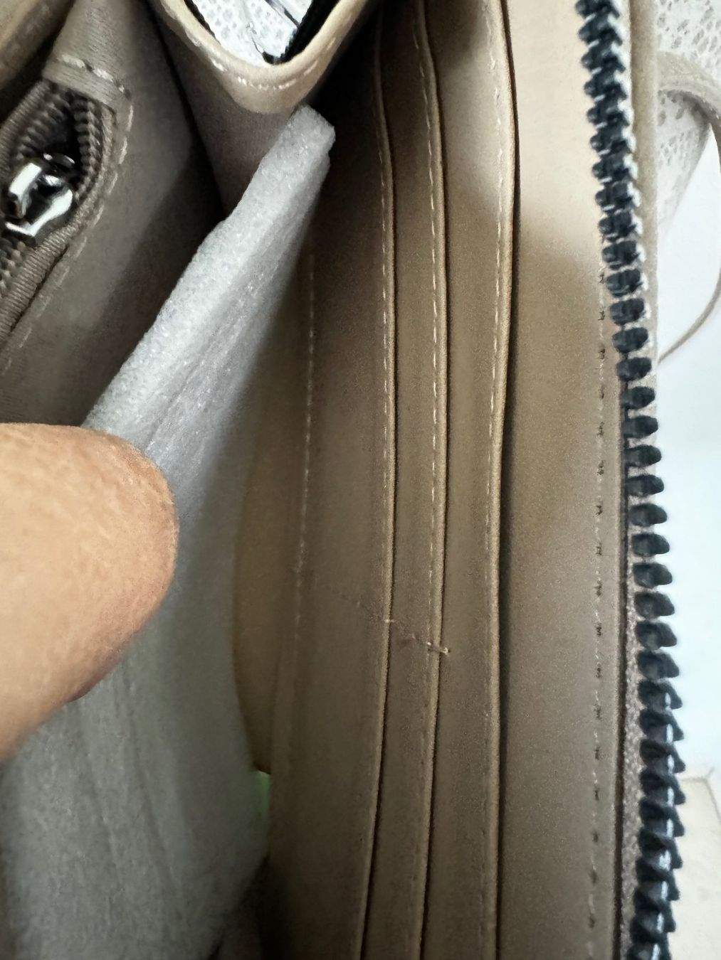 Borse da donna: Neuware Handytasche mit Portemonnaie Beige – Nuovo (secondo la descrizione) da Kirchdorf AG venduto da coco123 4