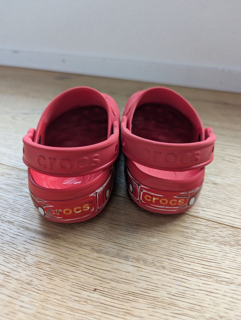 Crocs Schuhe für Jungen: Original Cars Crocs, Grösse 27/28 – Gebraucht aus Maienfeld von Aliwanter 3