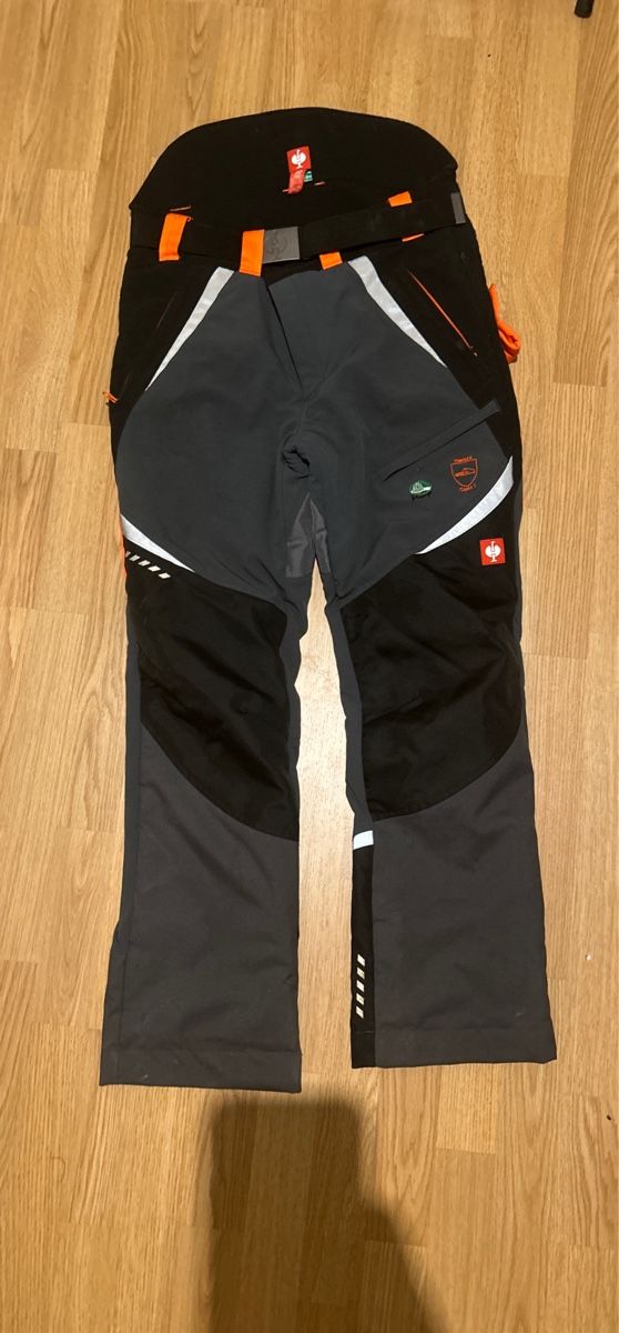 Engelbert Strauss Pantalons: Schnittschutzhose – D'occasion à Basel par str_2vxr