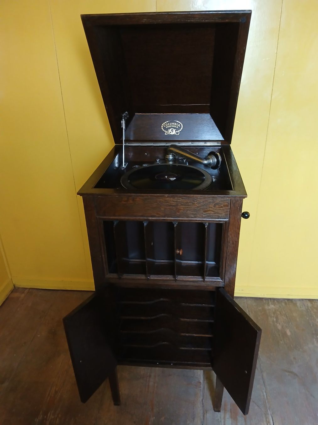 Columbia Giradischi: Columbia Grammophon Antique Phonograph – Usato da Scherz venduto da dref 1