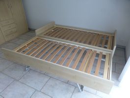 Bett mit Lattenrost und Gästebett/Doppelbett