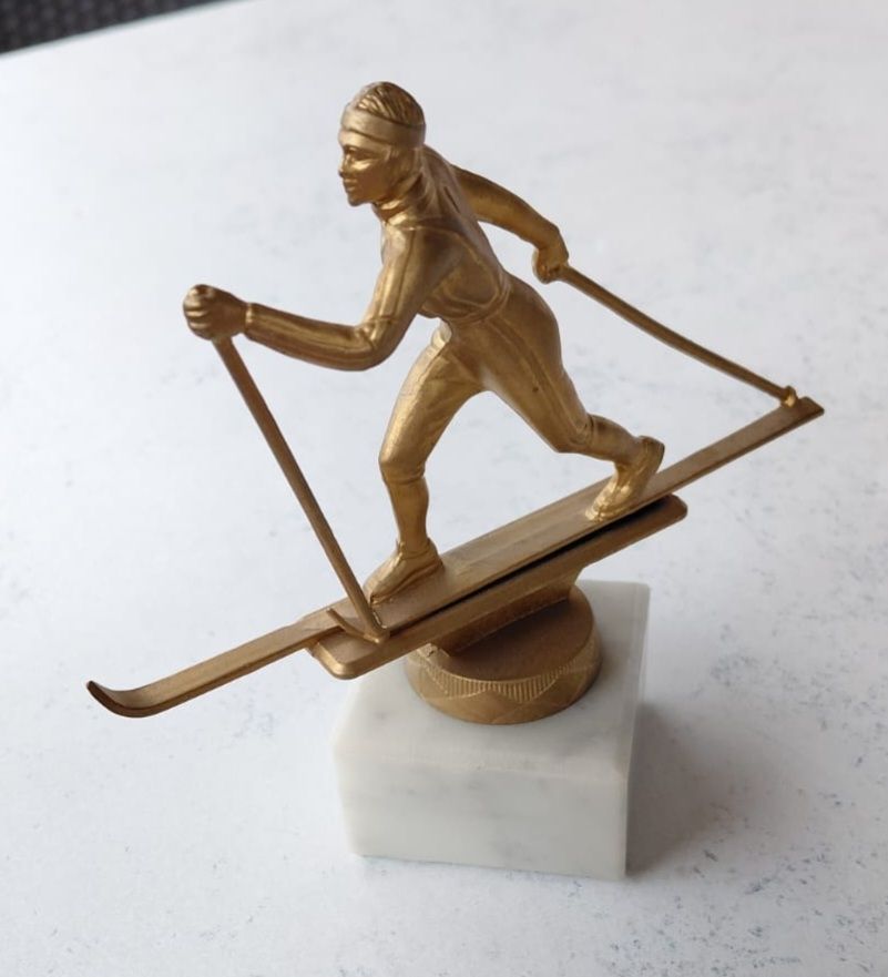 Statuette: Langläufer auf Granitsockel gold – Nuovo (secondo la descrizione) da Derendingen venduto da Auranti 1