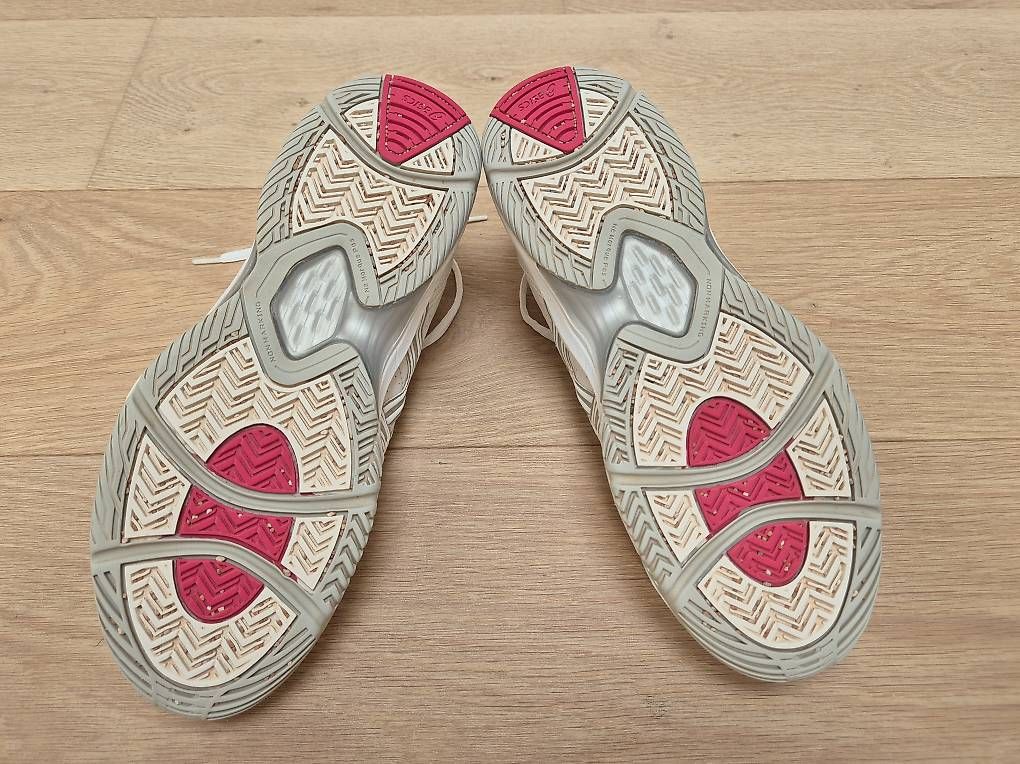 Chaussures femmes: Tennisschuhe Damen Grösse 41-42 – D'occasion à Oberrohrdorf par Hoto 1