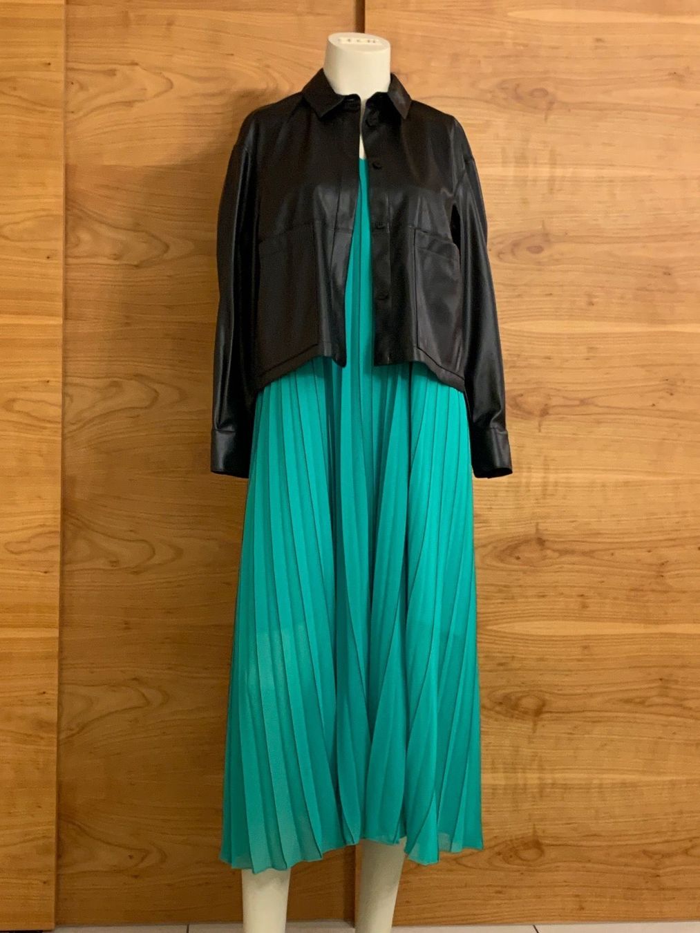 Escada Kleider: Escada Sport Gestreiftes Plissee-Kleid – Neu (gemäss Beschreibung) aus Unterägeri von Jr61 7
