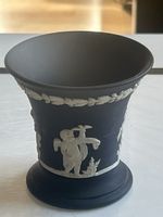 Wedgwood Vase schwarz mit Relief (I11)