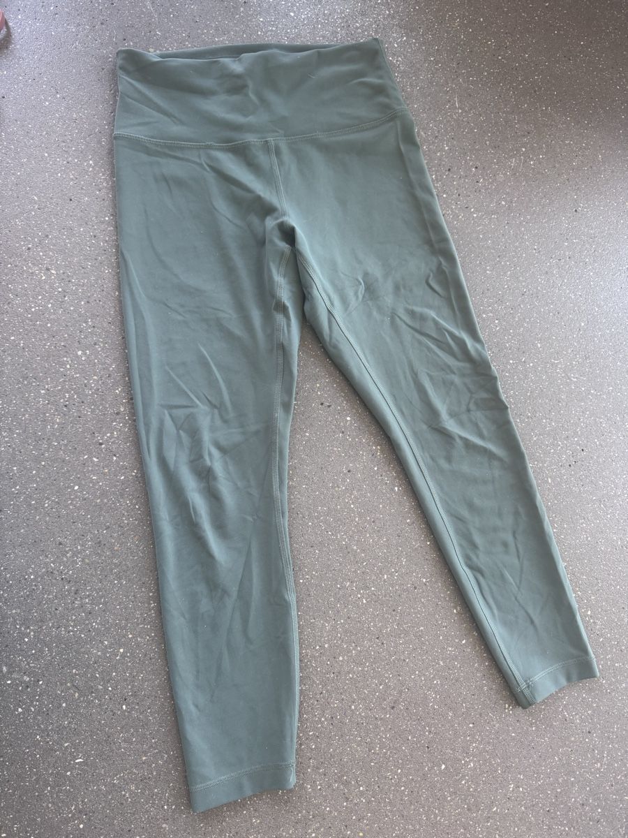 Lululemon Leggings: Lululemon olive leggings size M – Usato da Zürich venduto da ivn_pr75