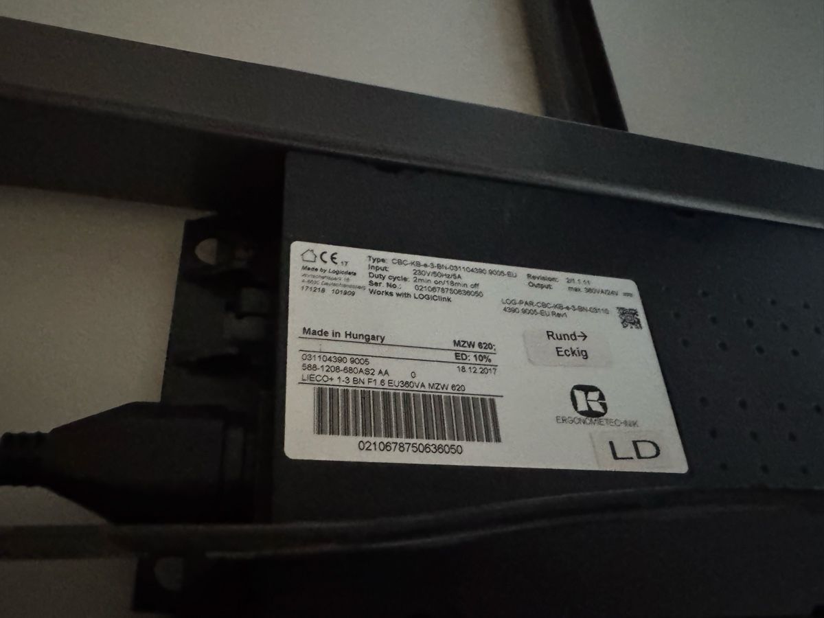 Scrivanie: Stehpult elektrisch verstellbar – Usato da Schindellegi venduto da ZanucoTreuhand 3