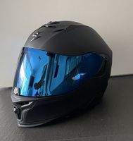 Motorradhelm Scorpion matt schwarz mit blauem Visier 