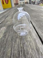 Glas: Glocke mit Unterteil