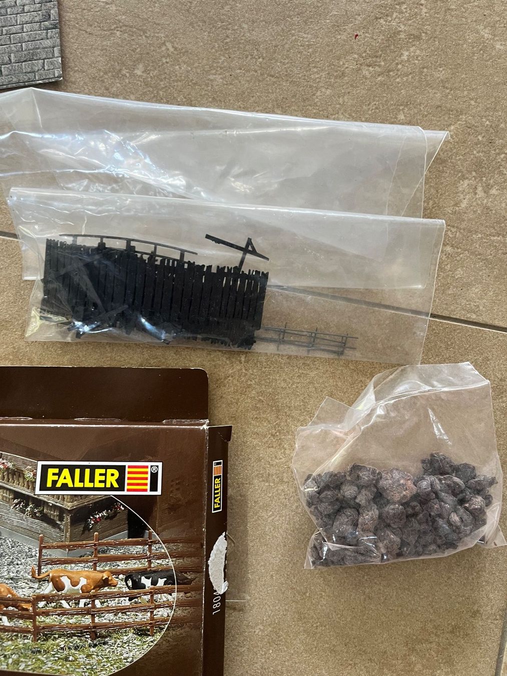 Faller Modellini di ferrovie: Lot décor pour modélisme ferroviaire H0 – Usato da Gampelen venduto da yoa_7t58 3