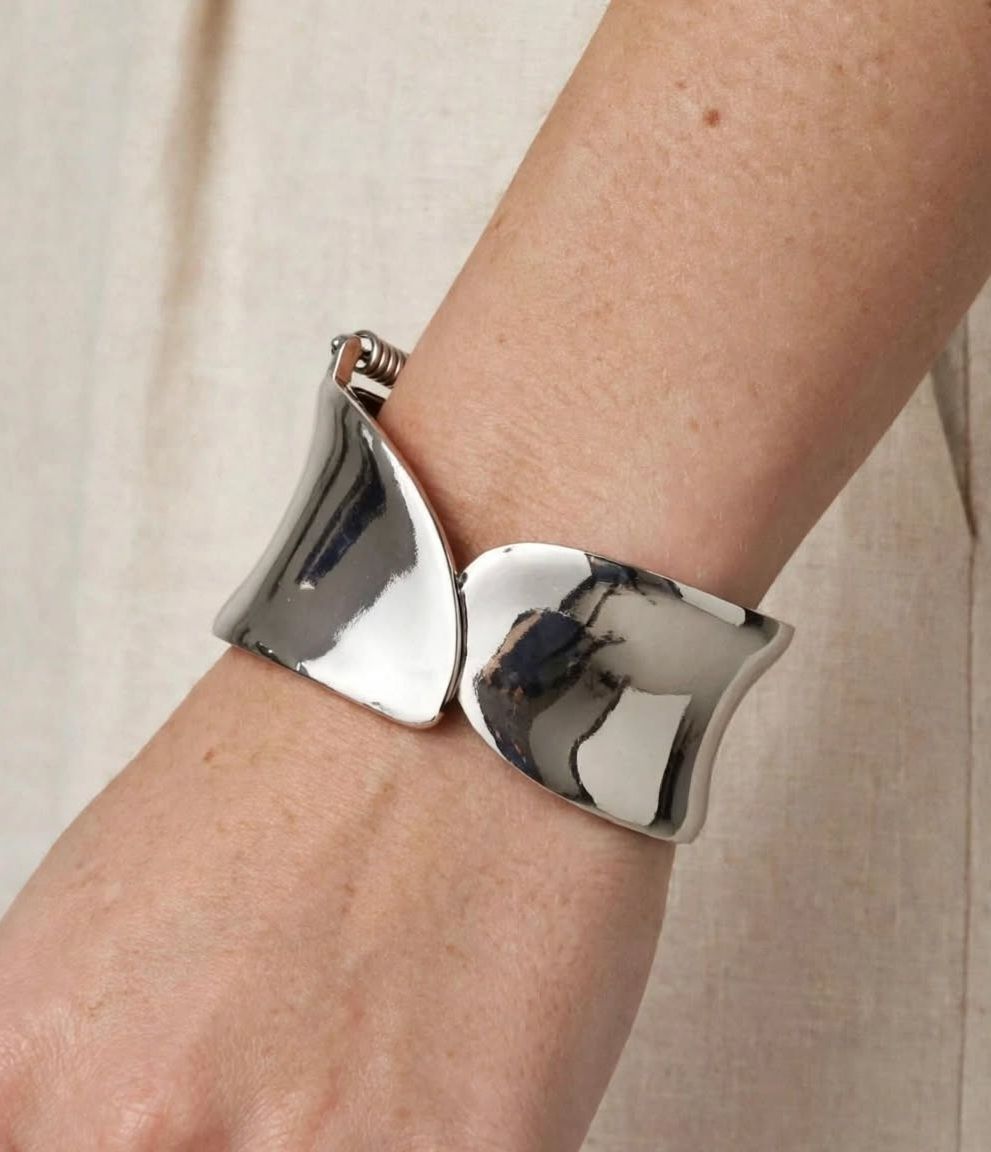 Armbänder & -reifen: Bracciale rigido colore argento forma curva  – Neu (gemäss Beschreibung) aus Giubiasco von Stefaniav