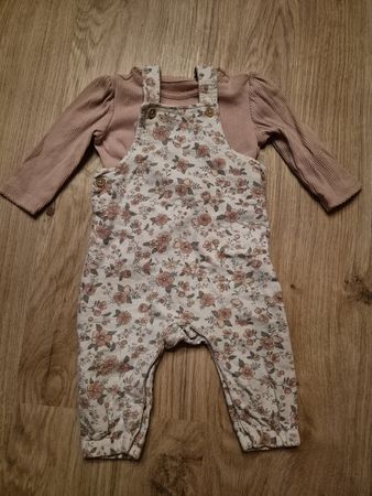 Latzhose mit Langarmshirt Set von C&A Blumenmuster Grösse 68