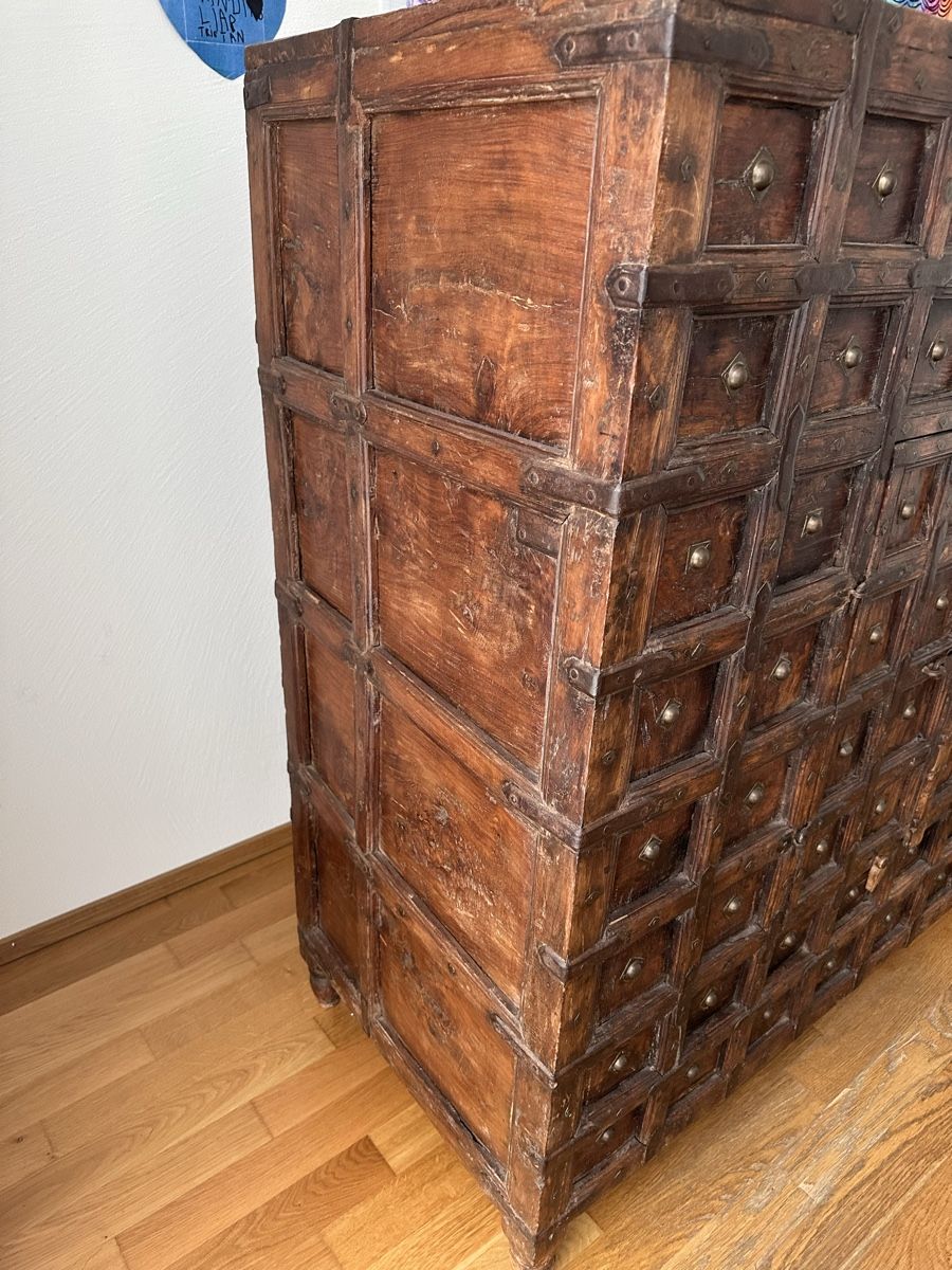 Armadi: Alter indischer Schrank – Usato da Chur venduto da Paemel 4