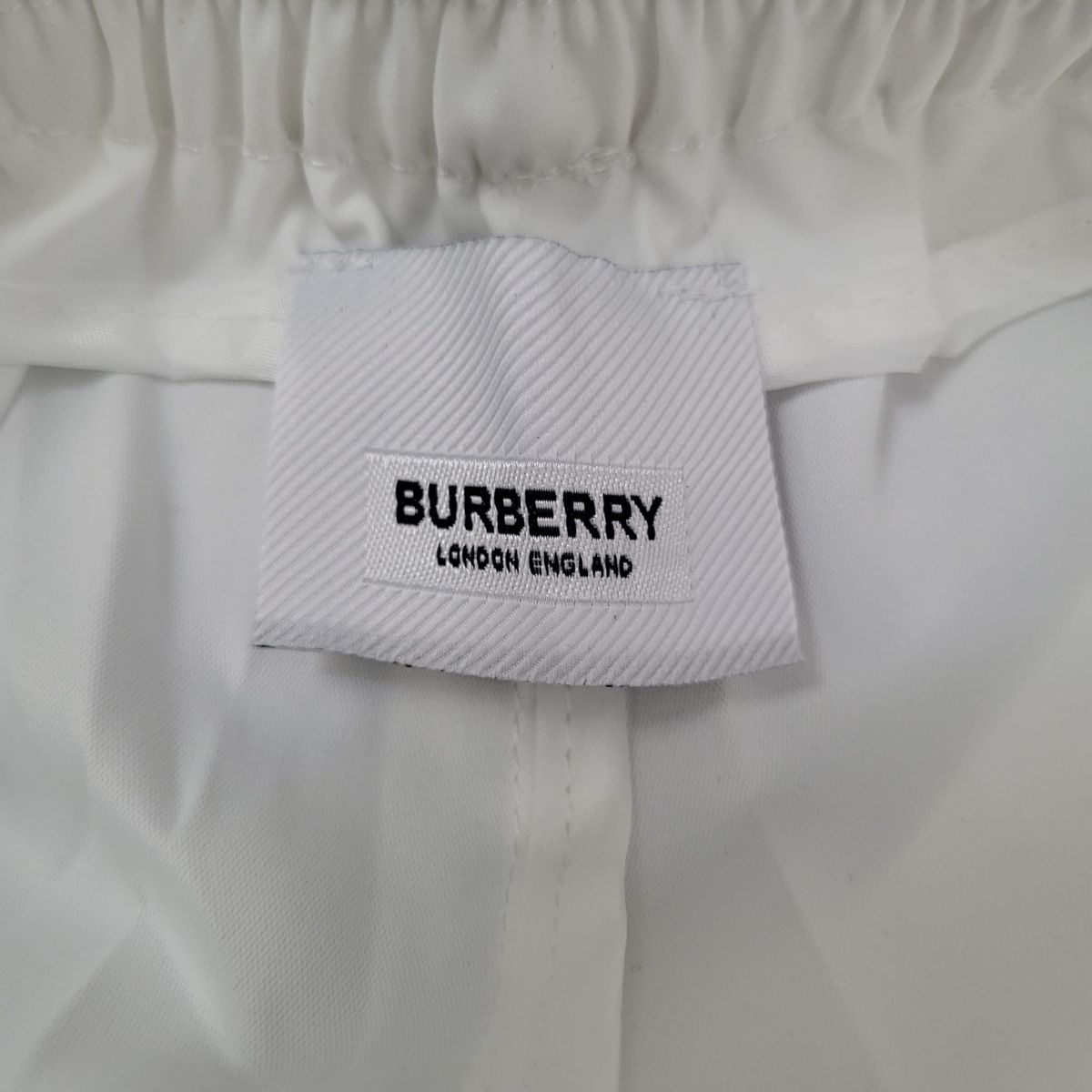 Burberry Pantalons: Burberry shorts – Neuf (Voir description) à Allschwil par lor_6cgq 2