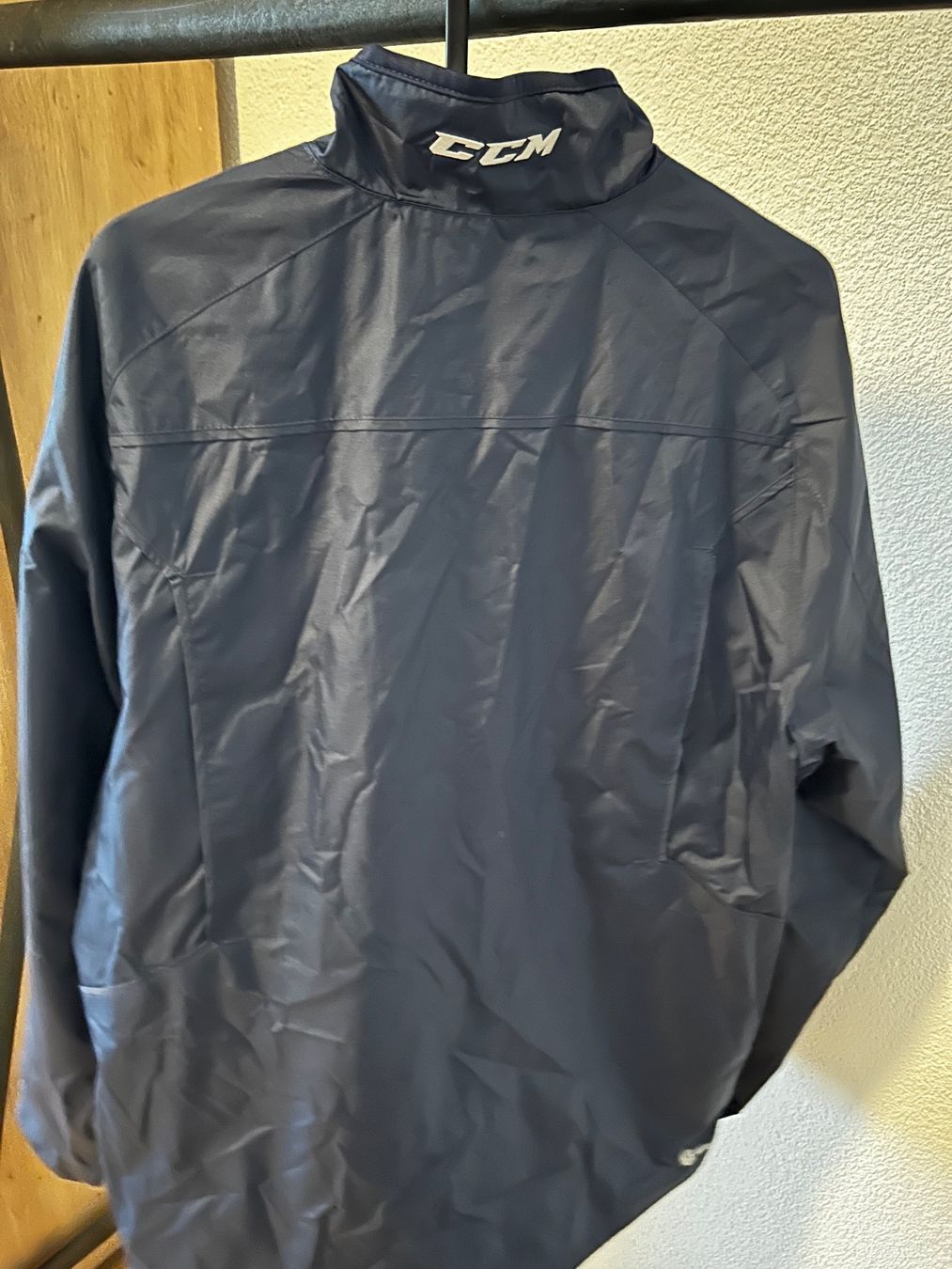 Ccm Giacche: CCM Polyesterjacke Grösse L – Nuovo (secondo la descrizione) da Niederuzwil venduto da sifel 1