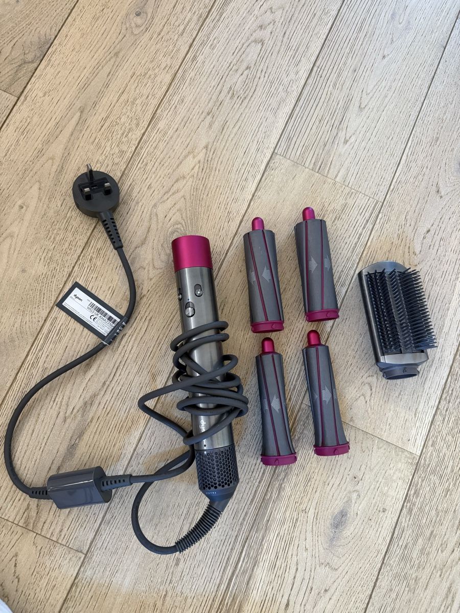 Dyson Sèche-cheveux: Dyson Airwrap – D'occasion à Collonge-Bellerive par kam_yv5x
