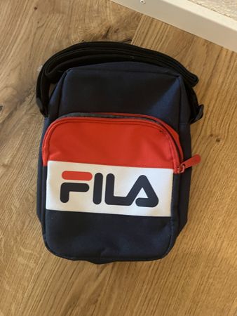 Coole Fila Umhängetasche schwarz/rot, neuwertig